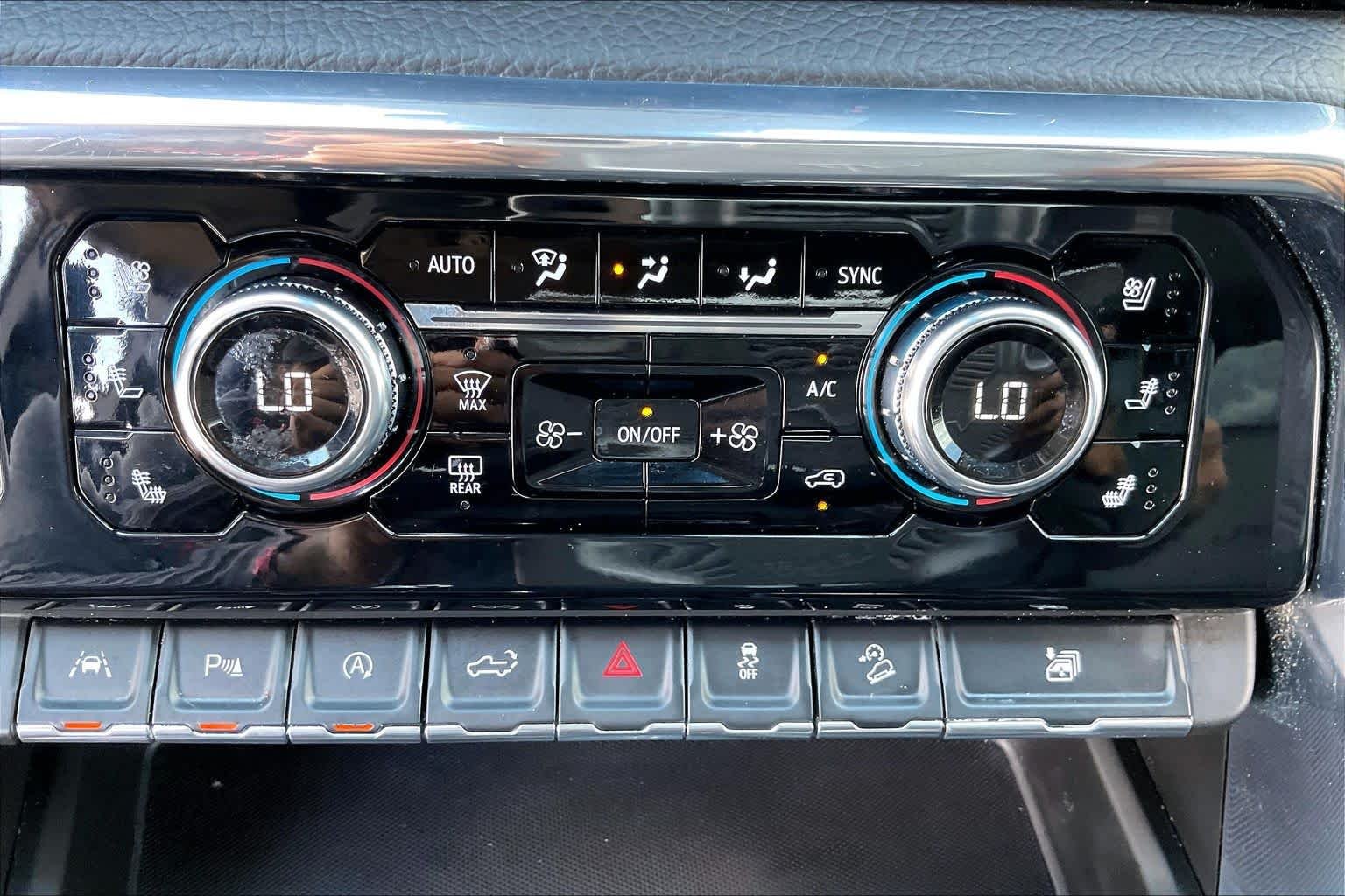 Used 2024 Onyx Black GMC Denali image 33