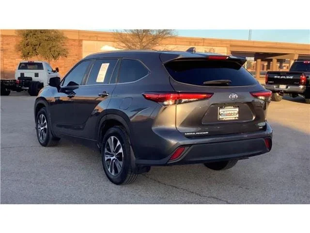 Used 2023 Magnetic Gray Metallic Toyota XLE Front-Wheel Drive image 8