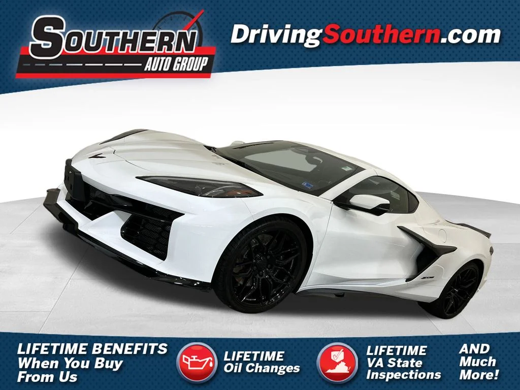 Used 2025 White Chevrolet Z06 image 1