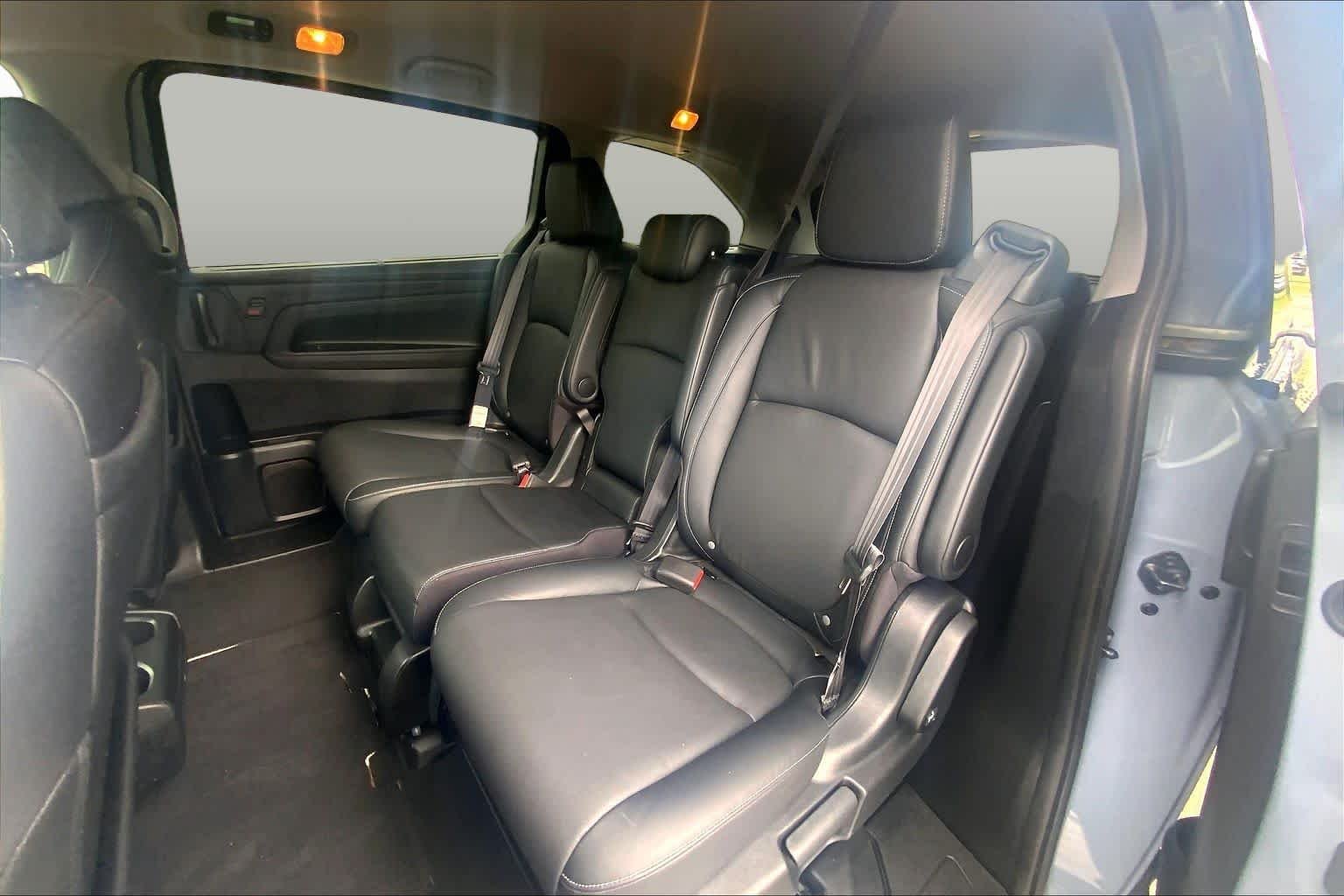 Used 2024 Sonic Gray Pearl Honda Touring image 17