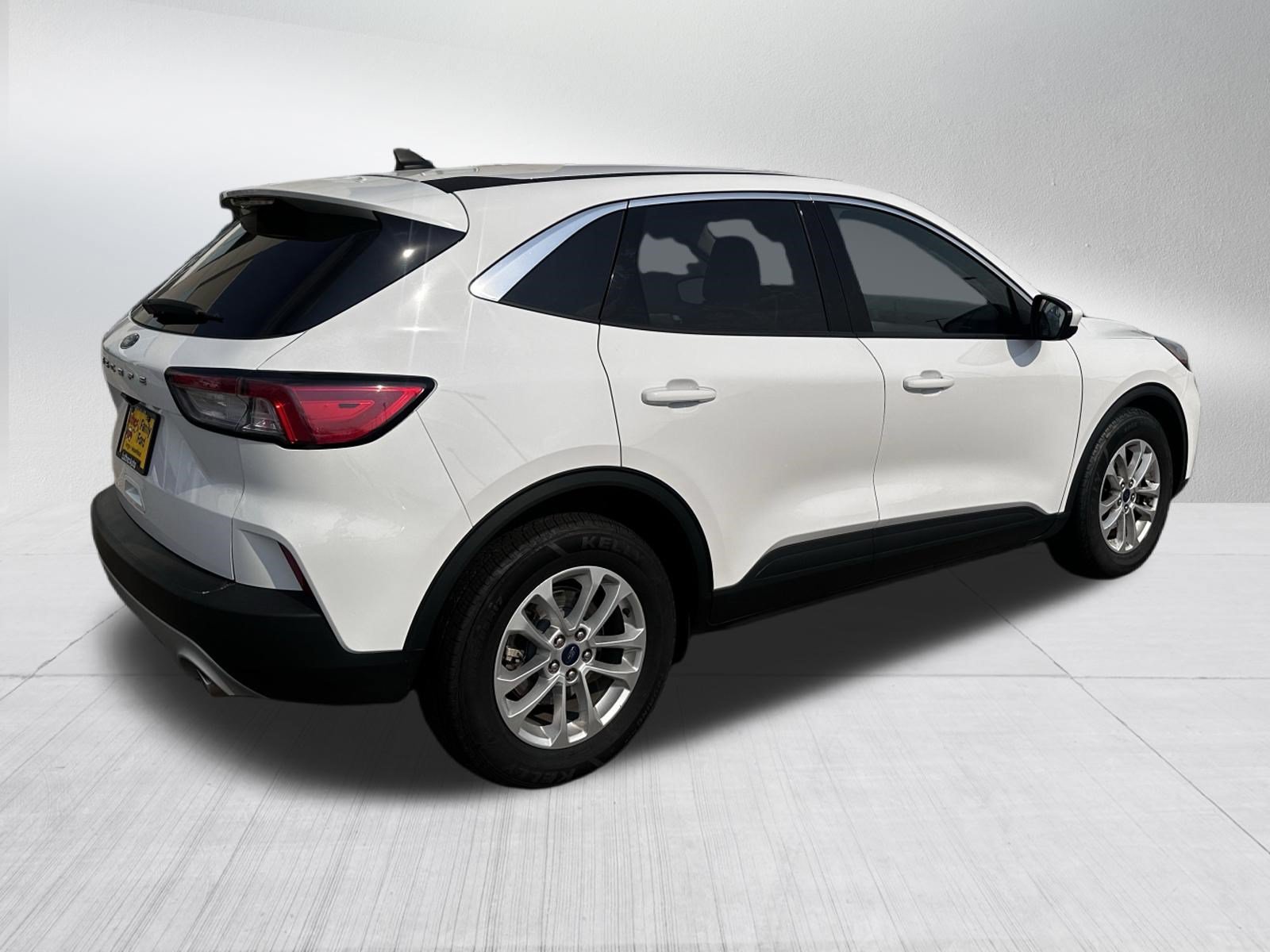 Certified Used 2021 Oxford White Ford SE image 7