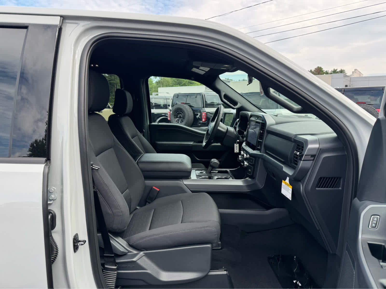New 2026 Avalanche Ford XLT image 13
