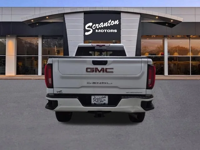 Used 2022 White Frost Tricoat GMC Denali image 4