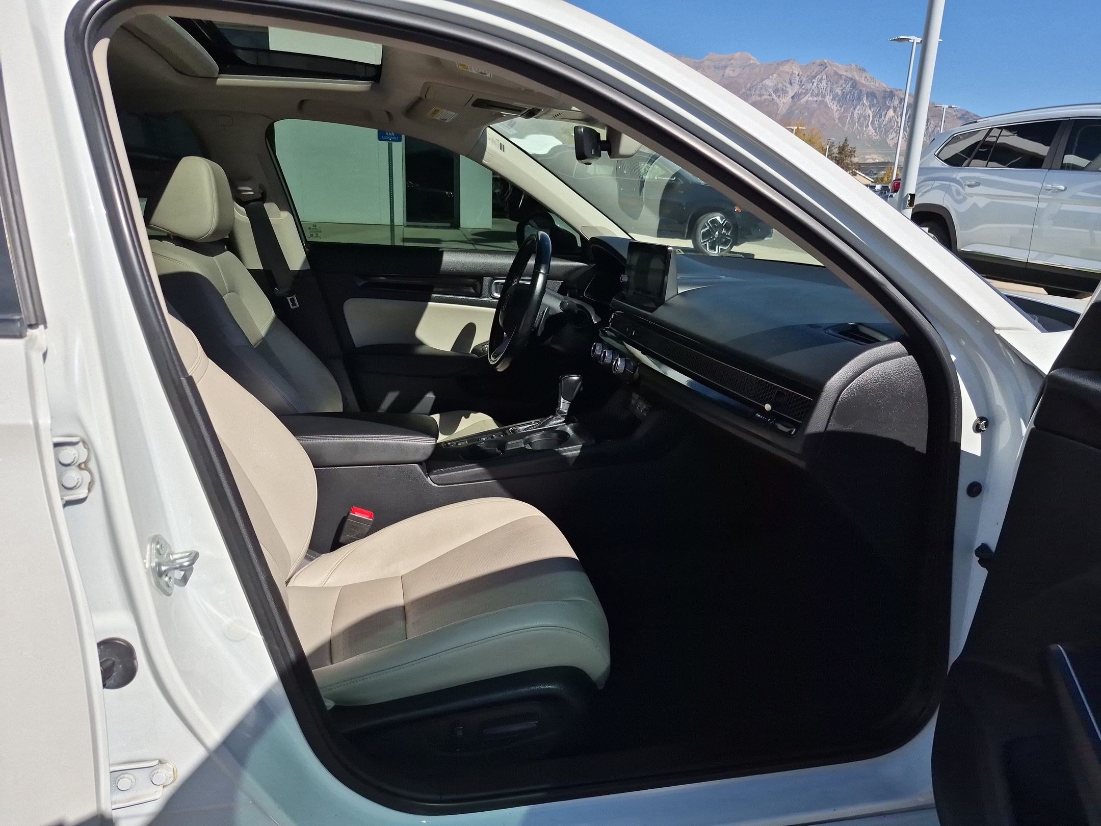 Used 2022 Platinum White Pearl Honda Touring image 31
