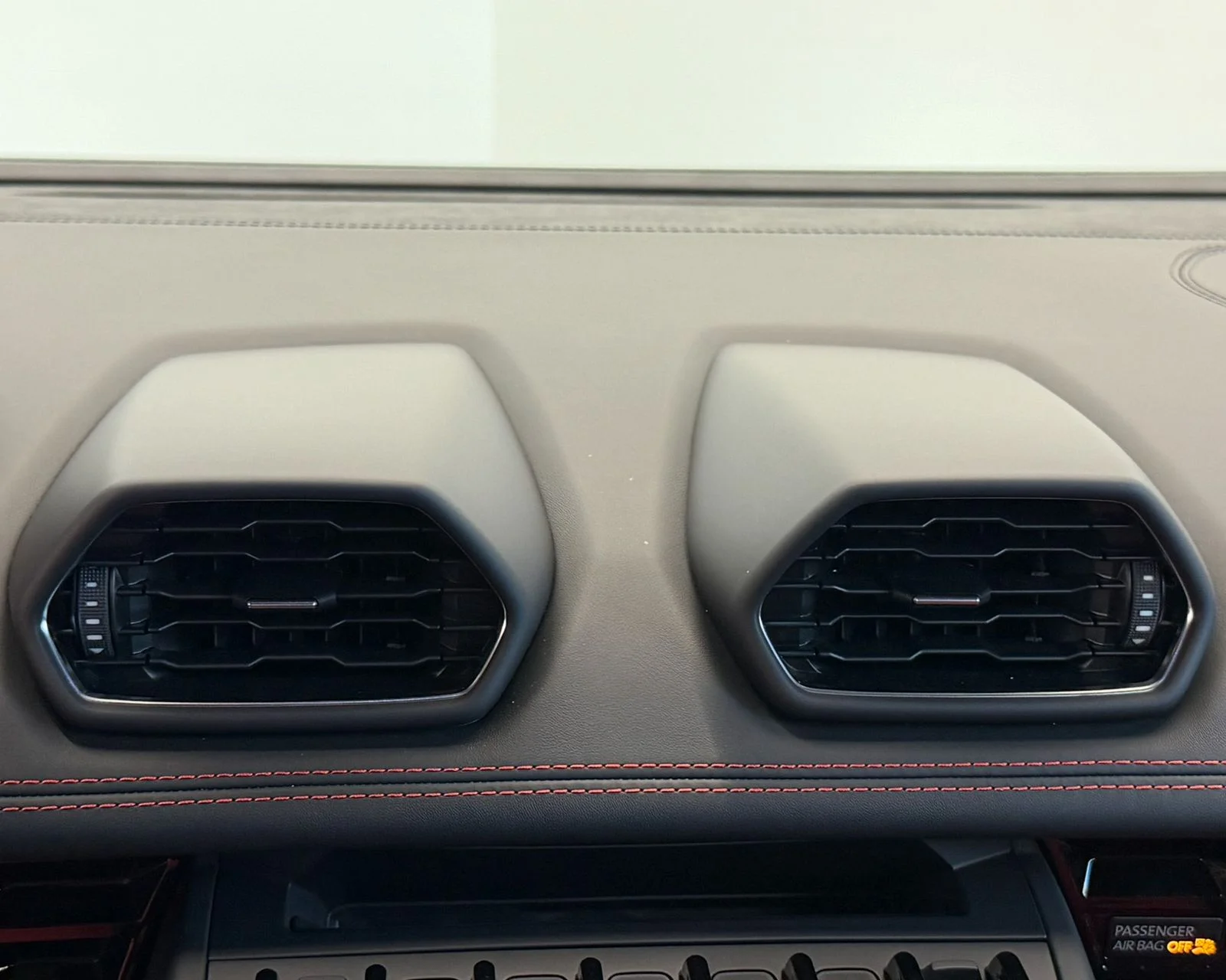 Used 2022  Lamborghini Base image 25