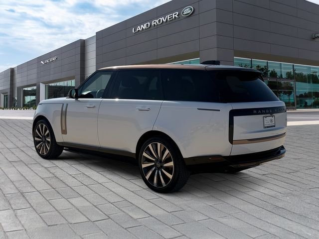 Used 2024 White Land Rover SV image 3