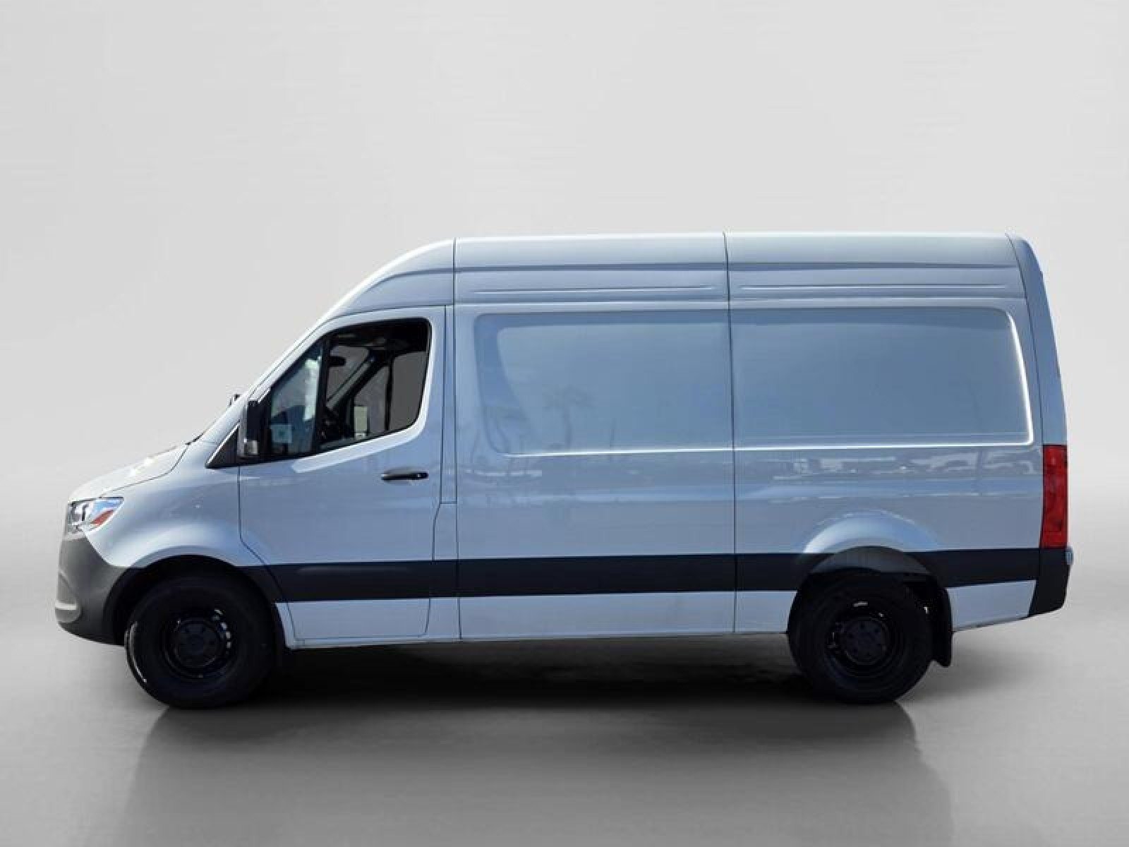New 2025 Arctic+White Mercedes-Benz  image 2