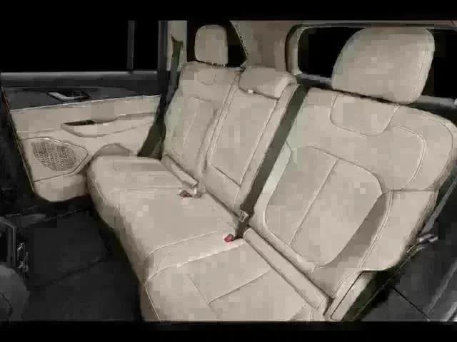 New 2025 Silver Zynith Exterior Paint Jeep Laredo X image 10