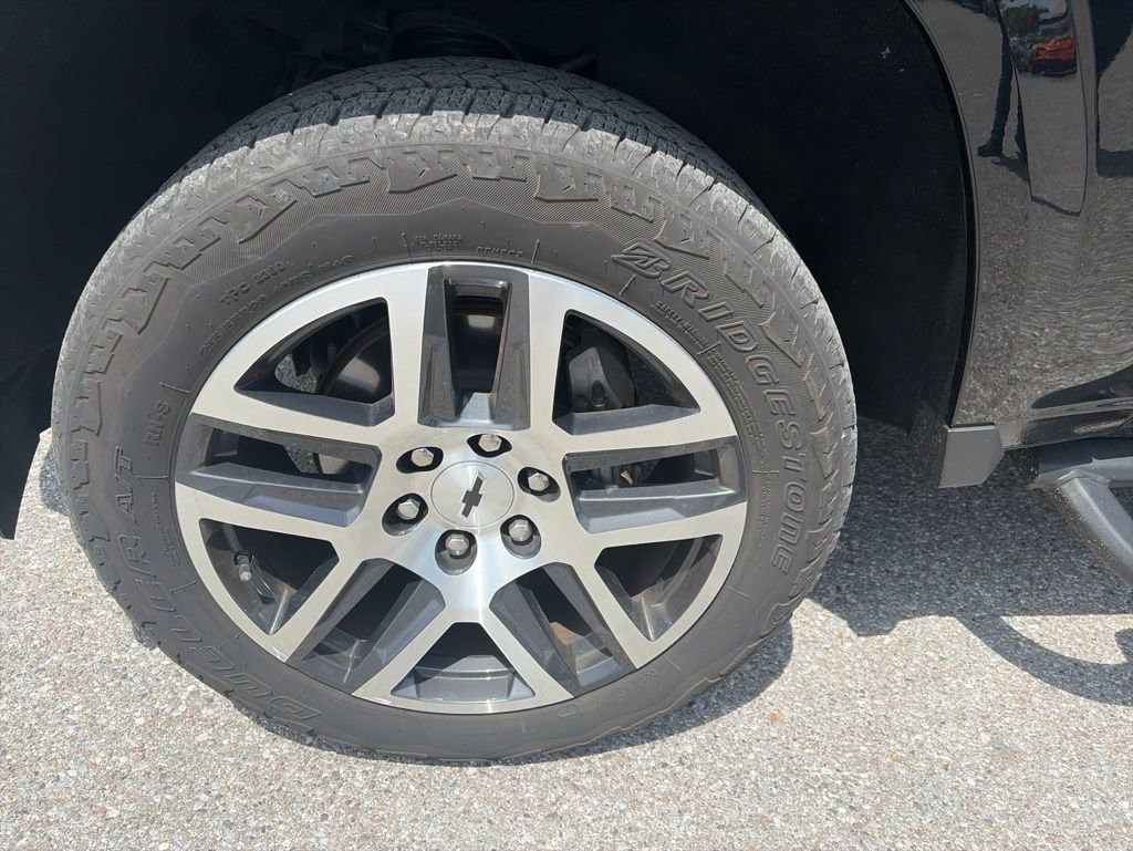 Used 2023 Black Chevrolet Z71 image 12