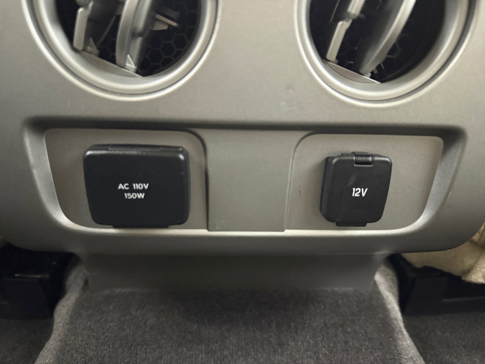 Used 2013 White Platinum Ford Lariat image 22