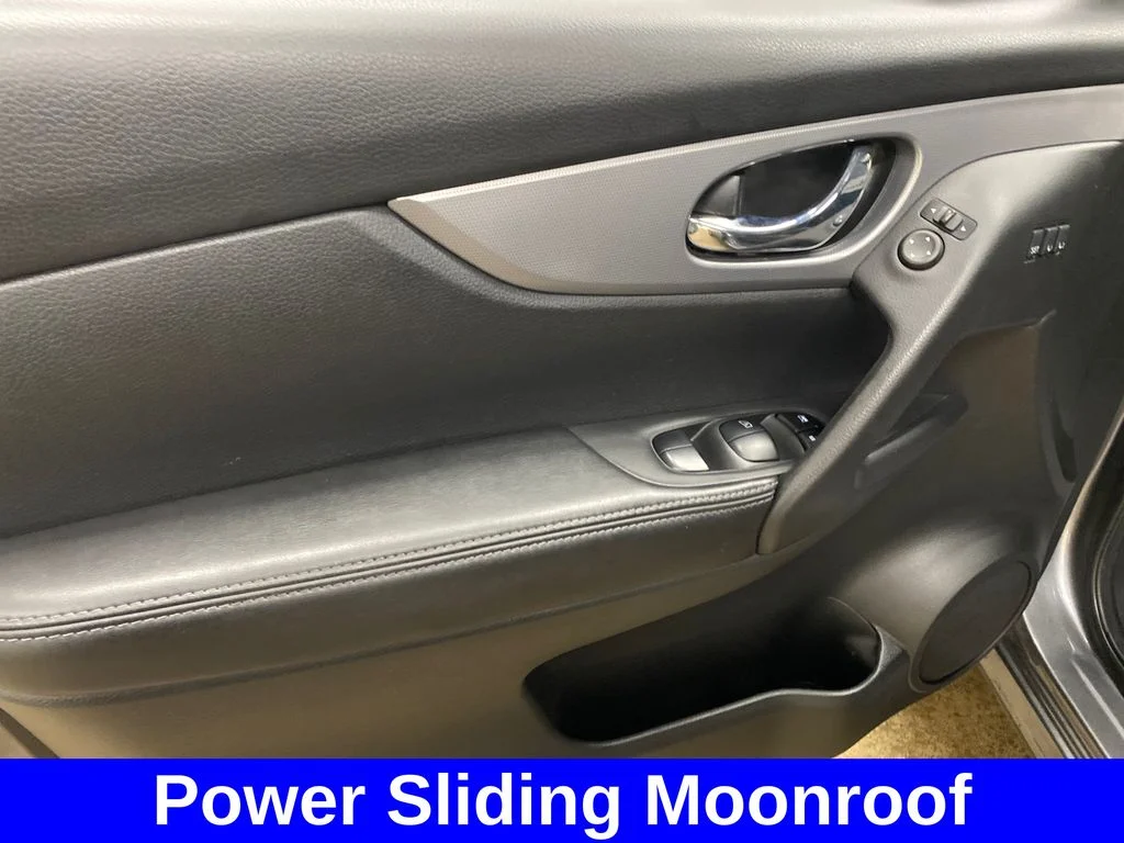 Used 2020 Gray Nissan SL image 9