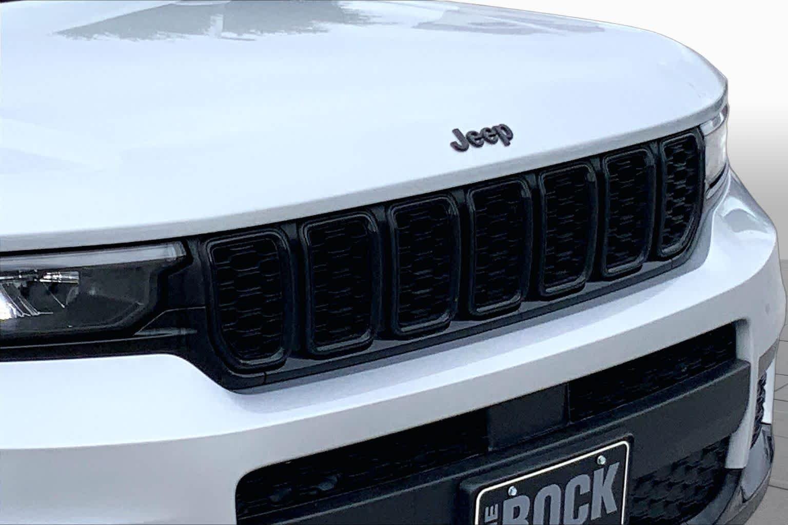 Used 2025 Silver Zynith Jeep Altitude X image 27
