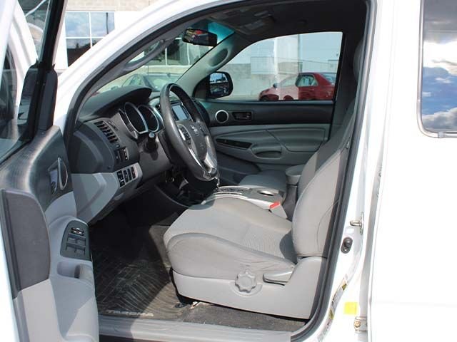 Used 2015 Super White Toyota  image 12