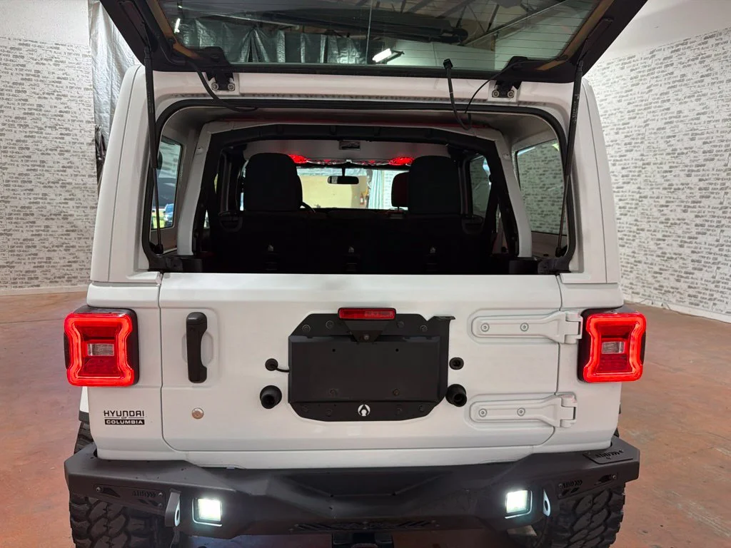 Used 2019 Bright White Clearcoat Jeep Unlimited Sahara image 15