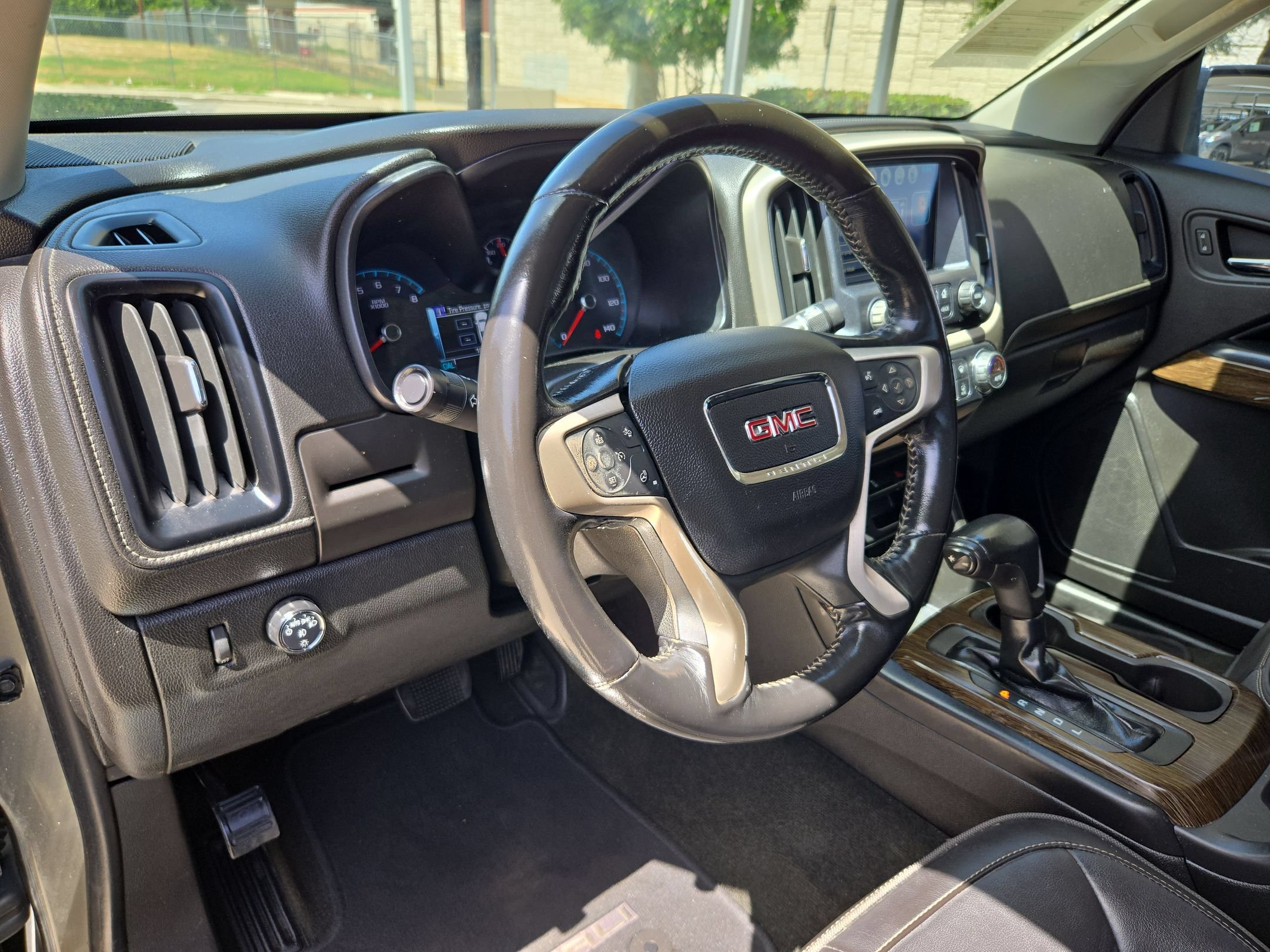 Used 2018 Mineral Metallic GMC 2WD Denali image 10