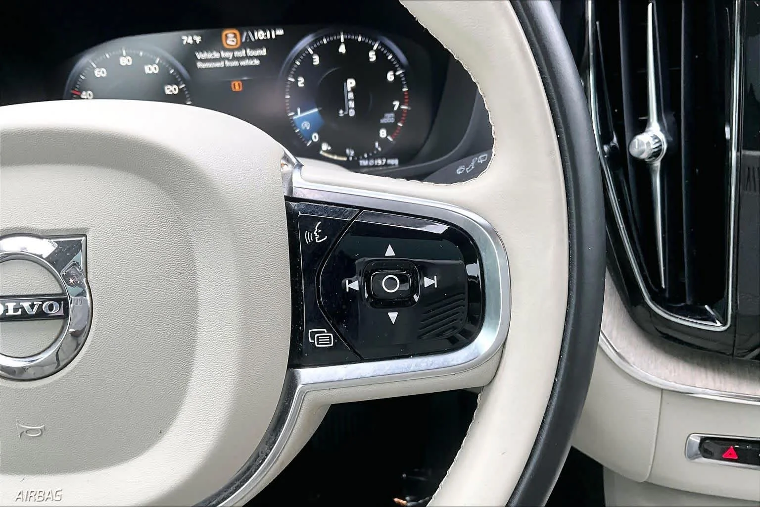 Used 2019 Bright Silver Metallic Volvo Inscription image 25
