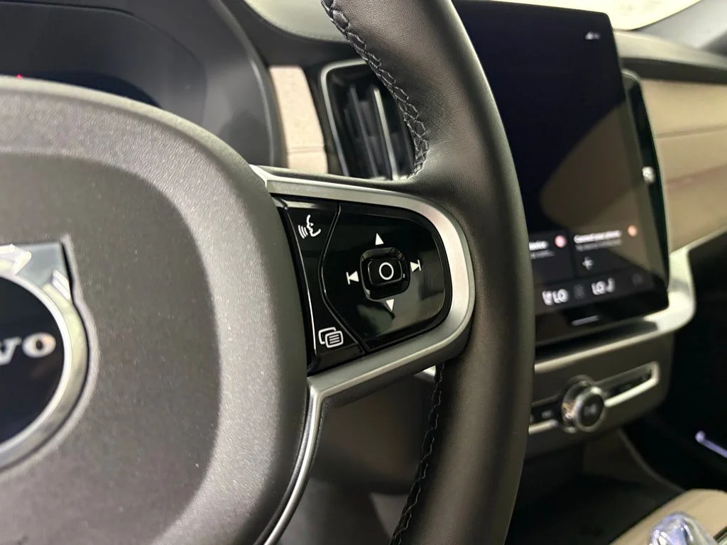 New 2026 White Volvo T8 Plus image 22