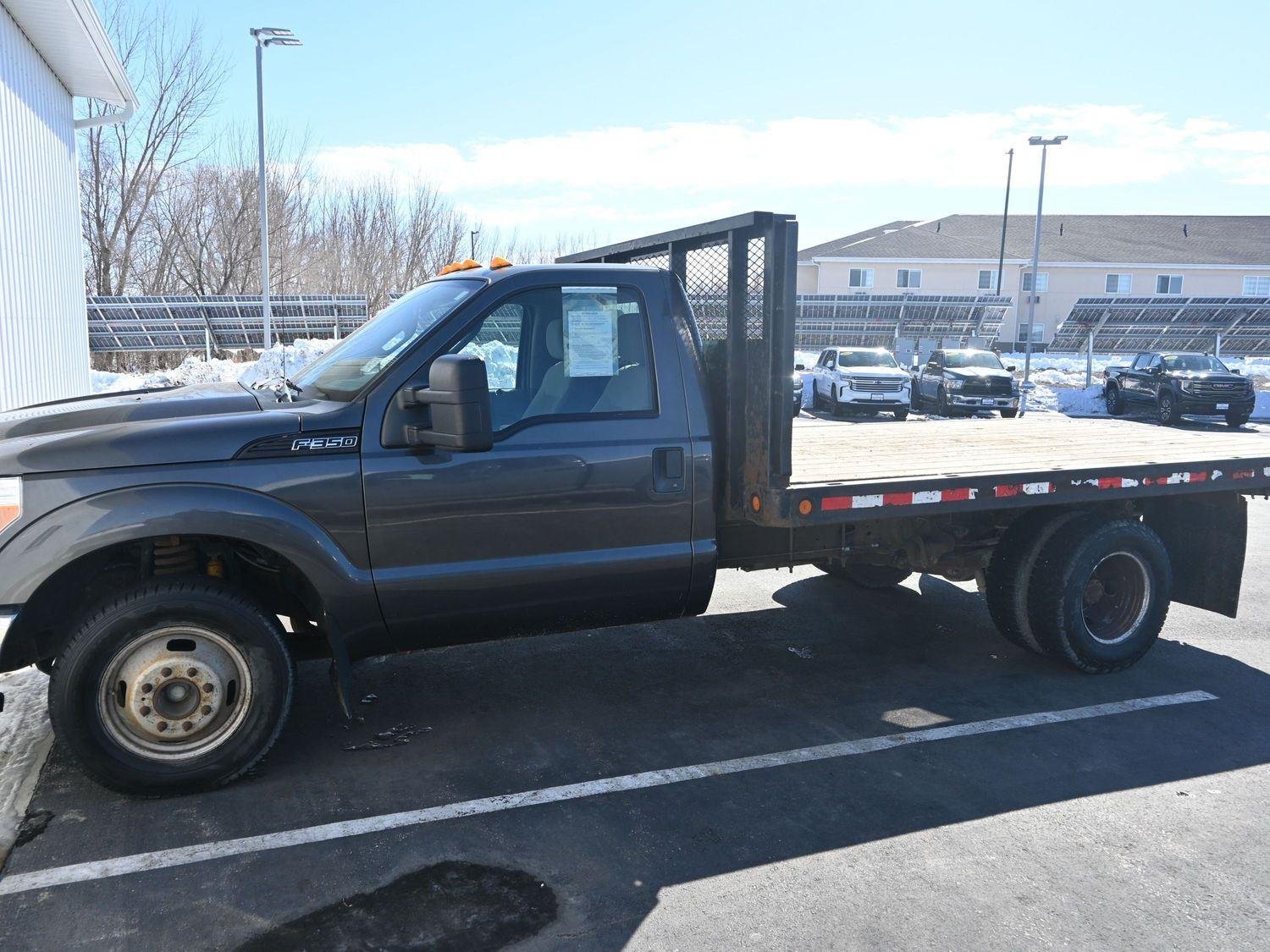 2011 Ford F-350 Super Duty Chassis Cab XL