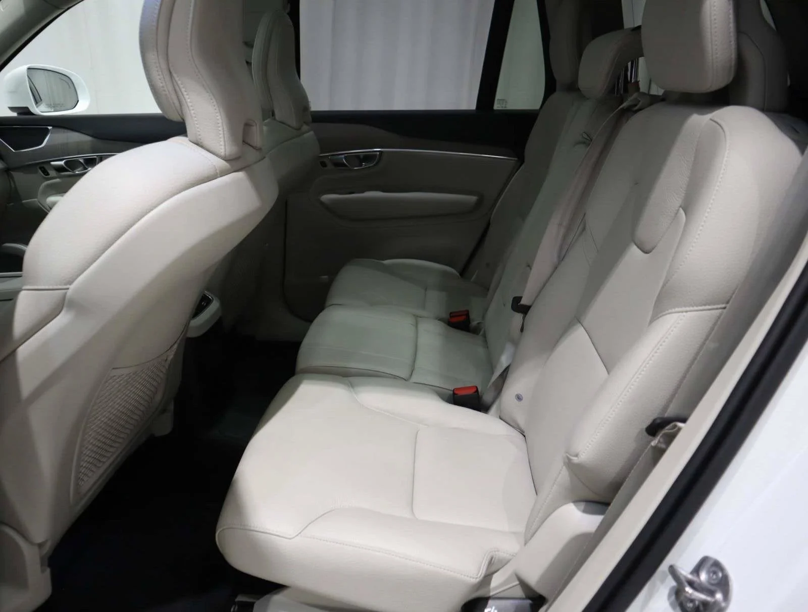 Used 2025 White Volvo Plus image 14