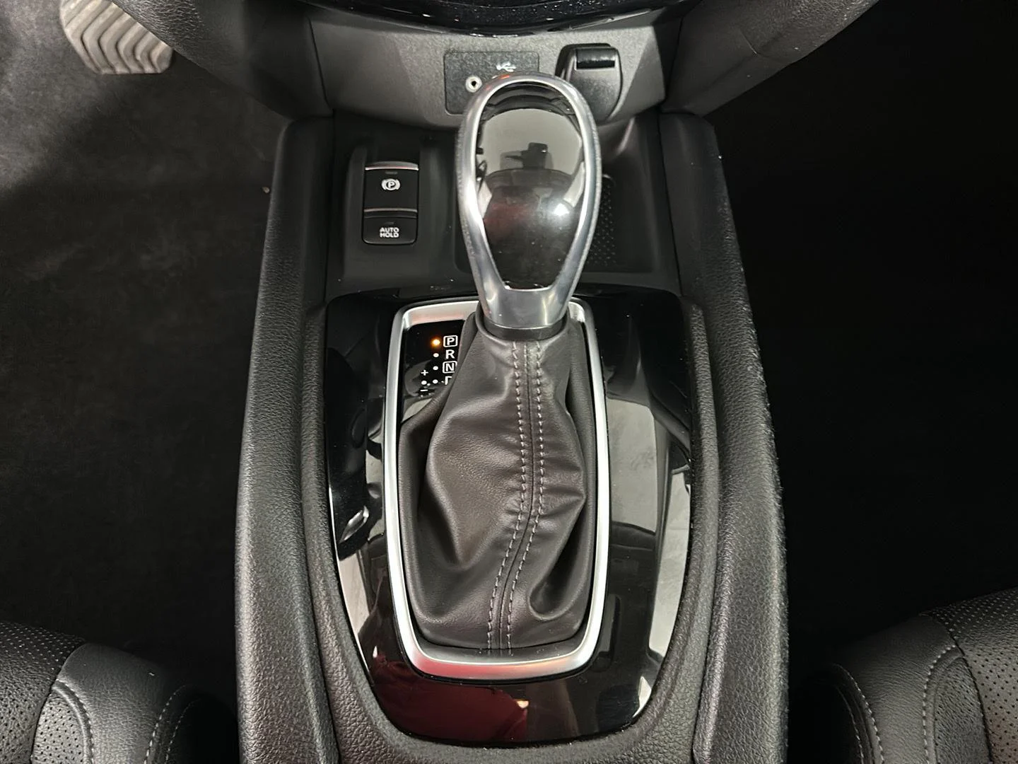 Used 2022 Gun Metallic Nissan SL image 34
