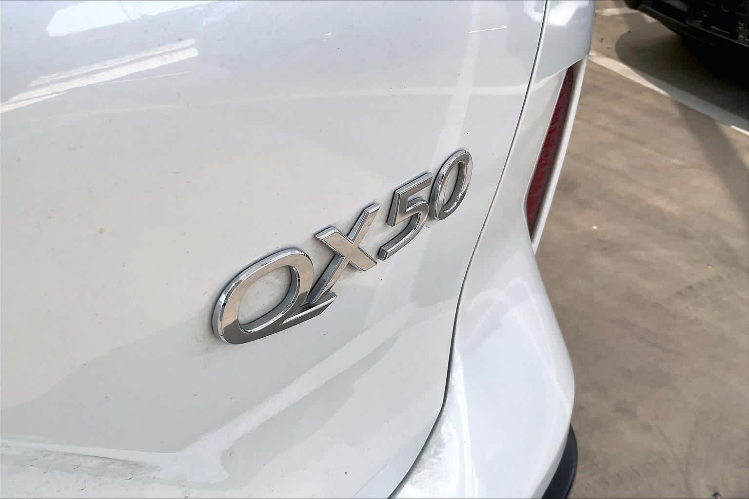 Used 2024 Radiant White INFINITI LUXE image 10