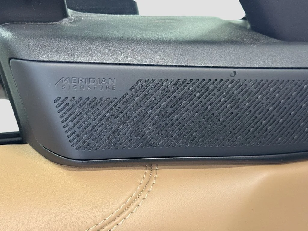Certified Used 2025 British Racing Green SV Bespoke Ultra Met Gloss Land Rover Autobiography image 20