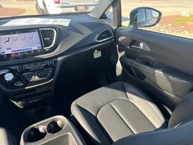 2026 Chrysler Pacifica Select - Photo 17