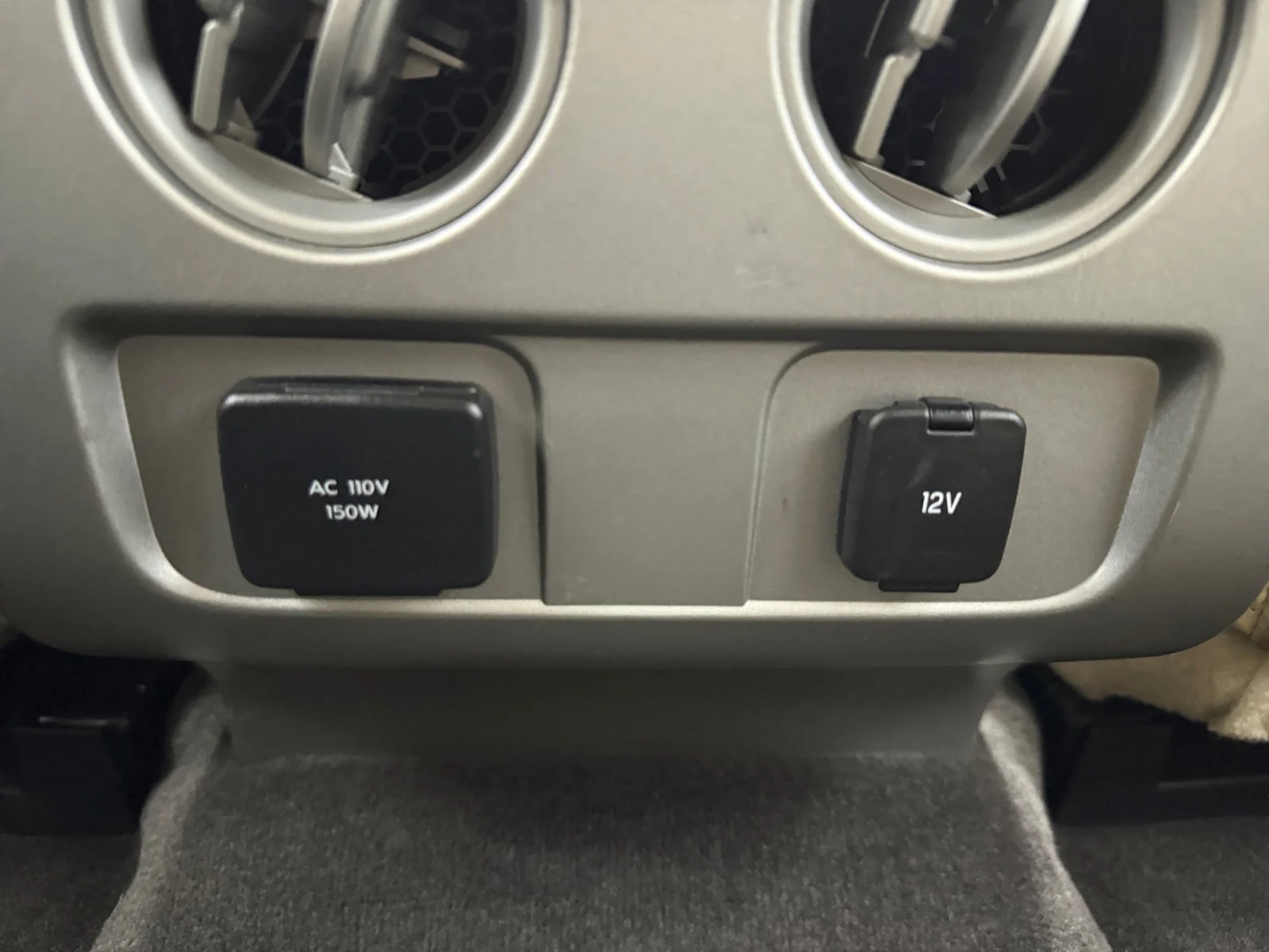 Used 2013 White Platinum Ford Lariat image 22