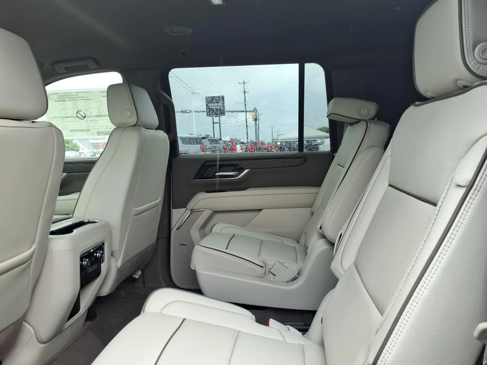 2026 GMC Yukon XL Denali - Photo 6