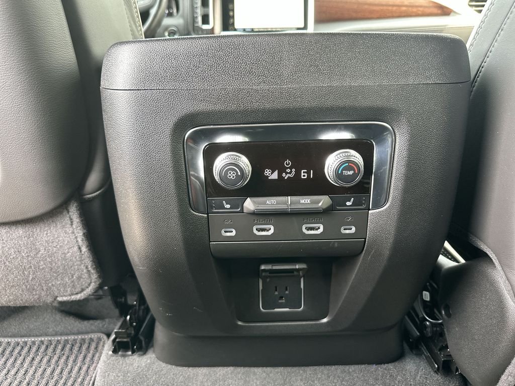 2024 GMC Yukon Denali Ultimate - Photo 22