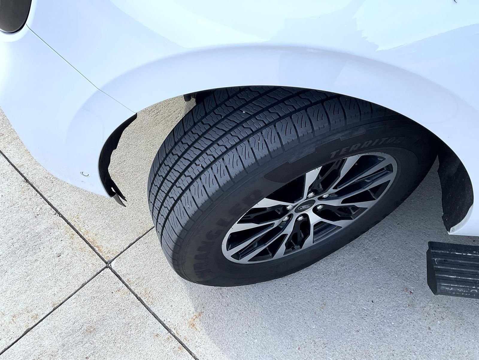 Used 2025 White Ford Platinum image 25