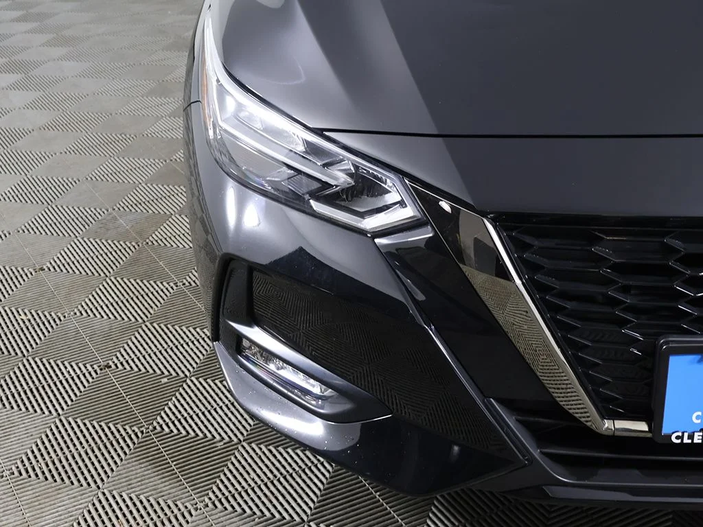 Used 2023 Super Black Nissan SR image 10