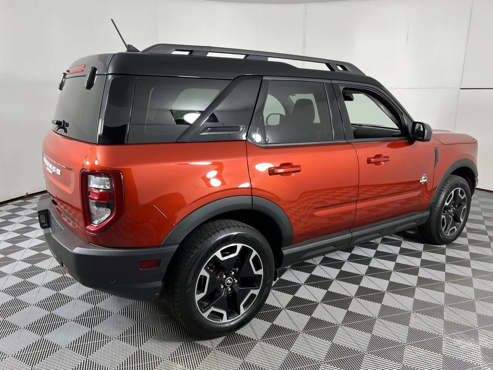 Used 2022 Hot Pepper Red Metallic Tinted Clearcoat Ford Outer Banks image 10