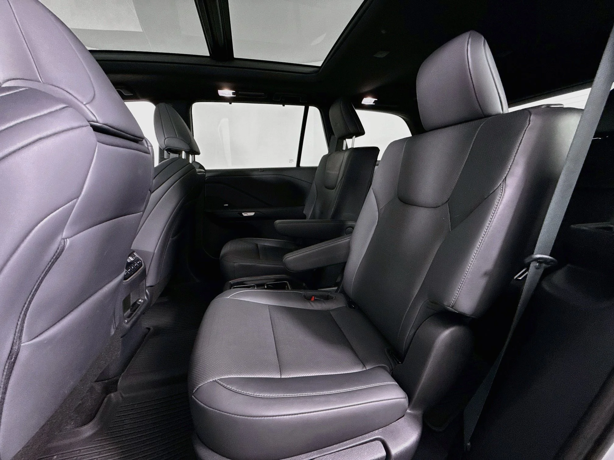 Used 2025 Wind Chill Pearl Lexus 350 F SPORT Handling image 23