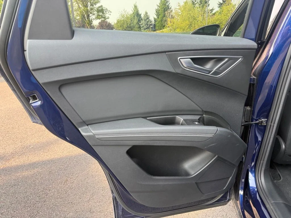 Used 2023 Navarra Blue Metallic Audi Premium image 21