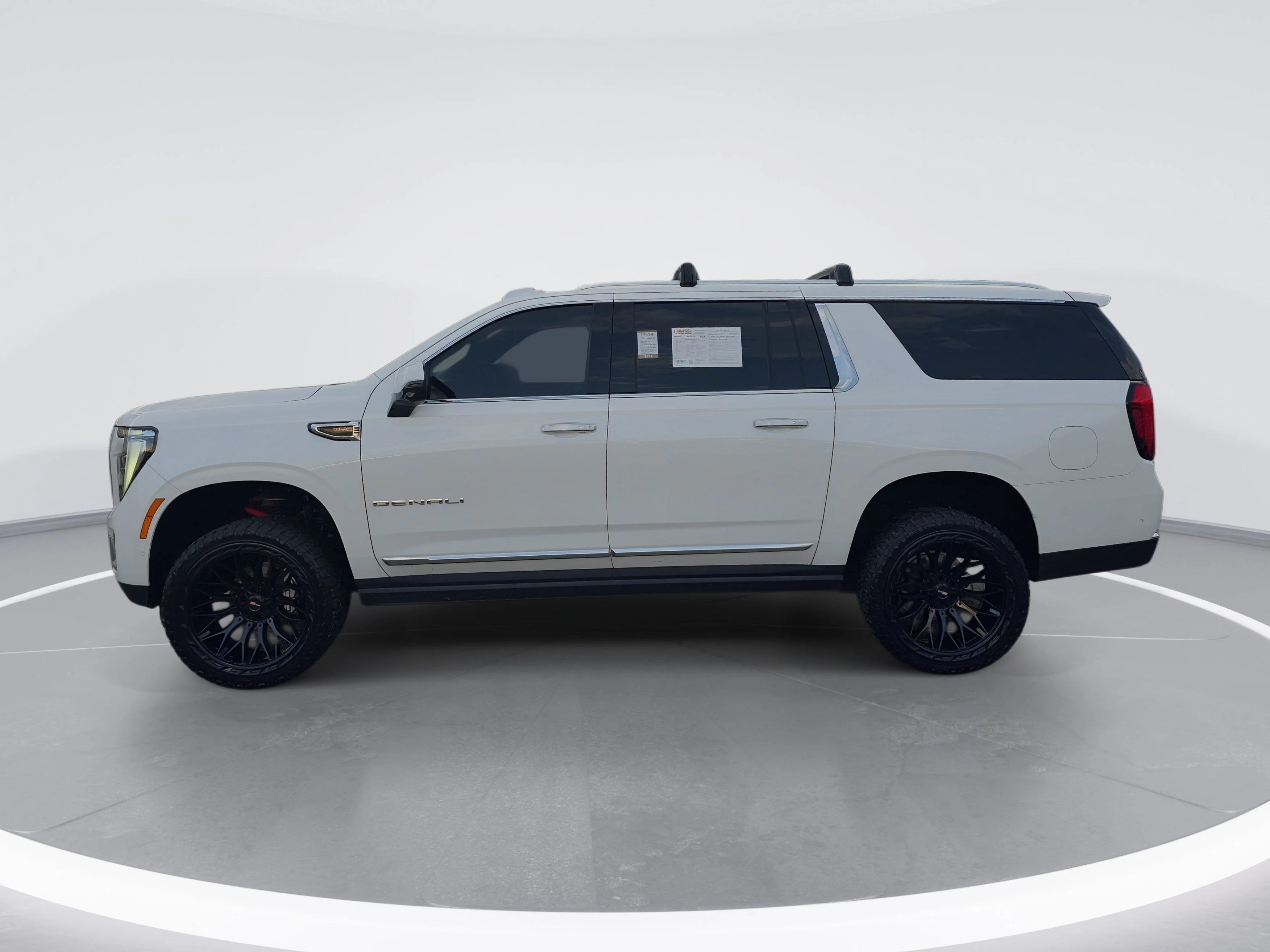 Used 2025 White Frost Tricoat GMC Denali image 6