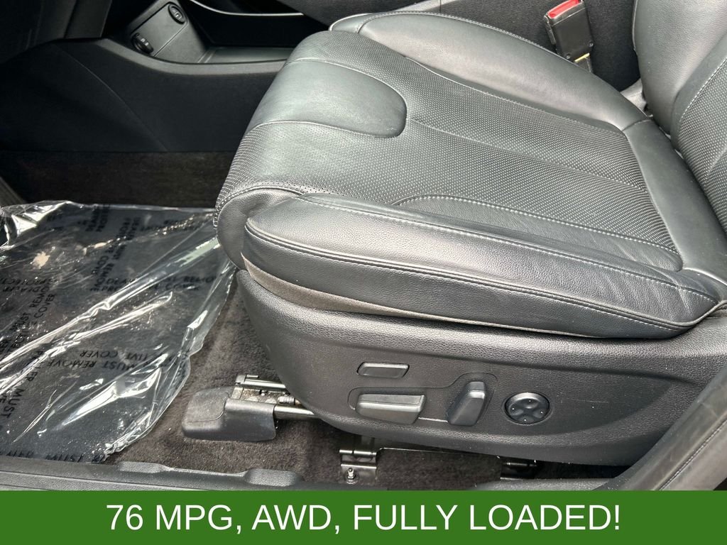 Used 2023 Black Hyundai Limited image 24