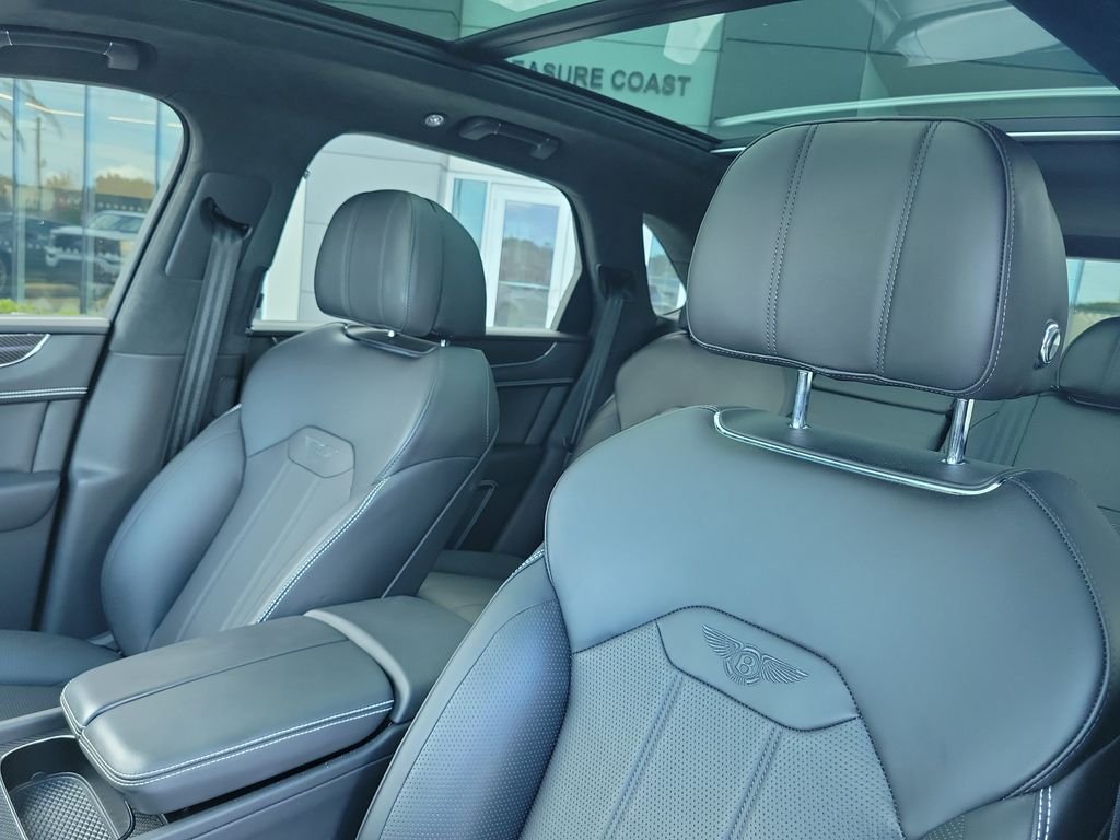 Used 2021  Bentley V8 image 26