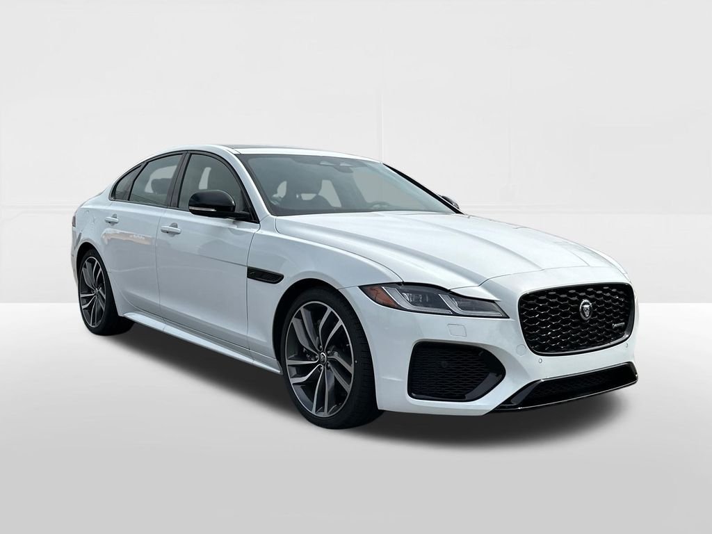 New 2024 Fuji White JAGUAR P300 R-DYNAMIC SE AWD image 5