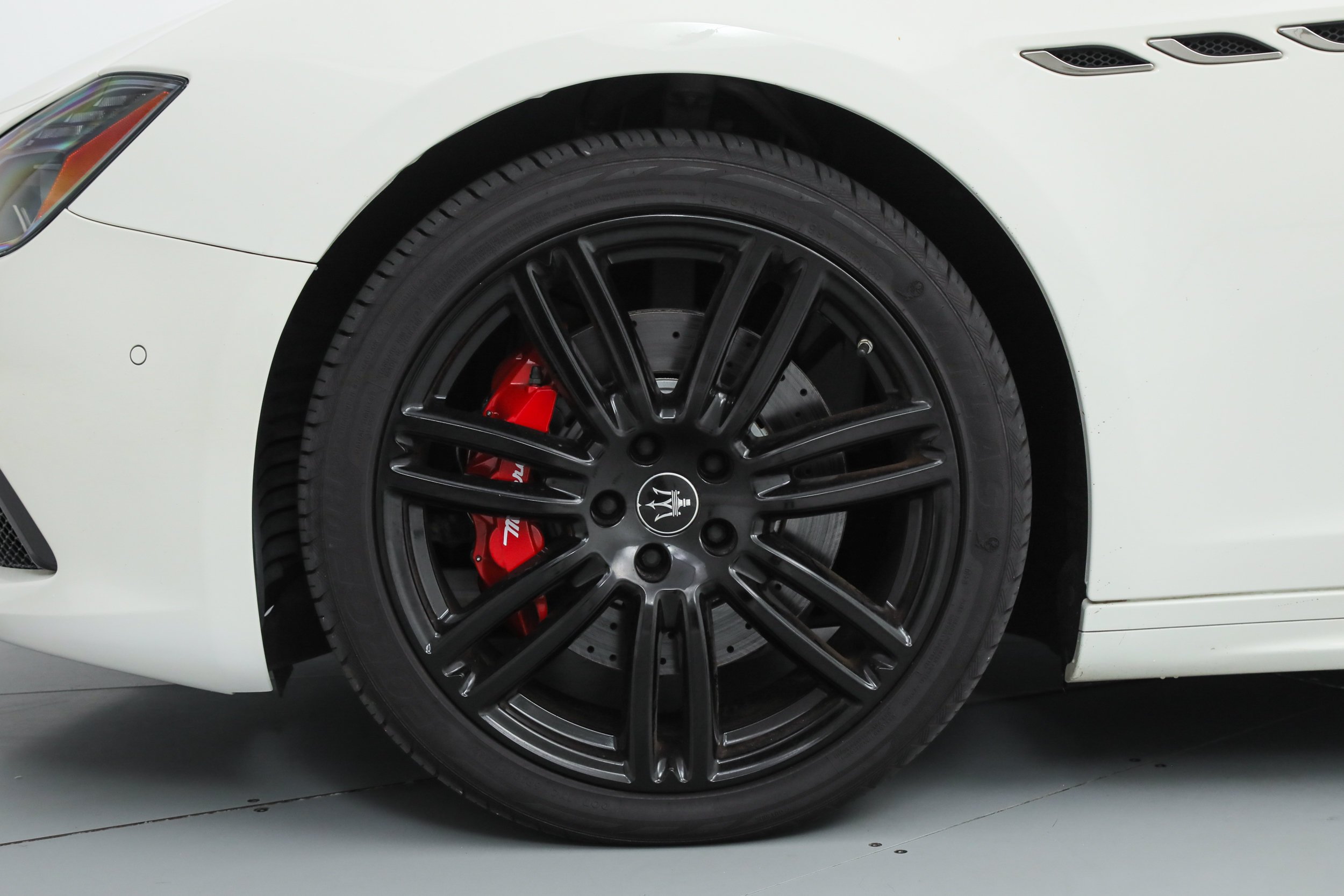 Certified Used 2023 White Maserati Modena image 19