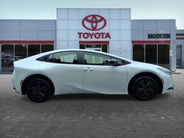 Used 2025 White Toyota  image 7