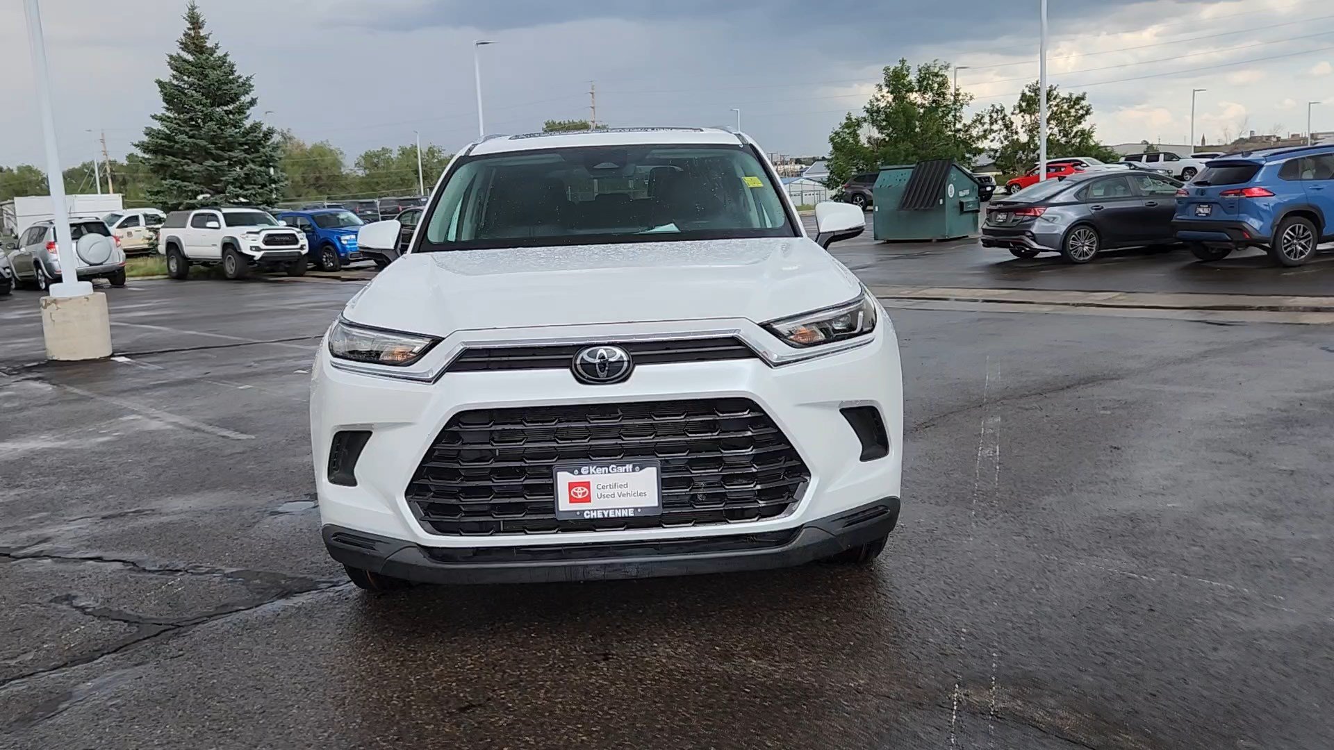 Used 2025 Wind Chill Pearl Toyota XLE image 4