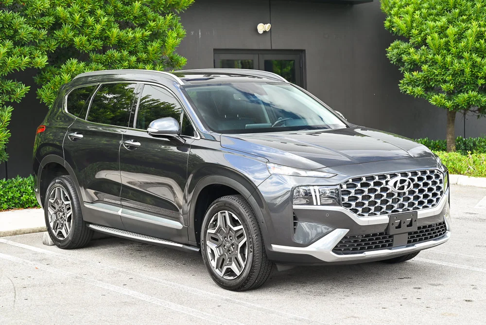 Used 2023 Gray Hyundai Limited image 3