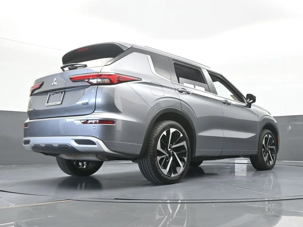 Used 2022 Silver Mitsubishi SEL image 55