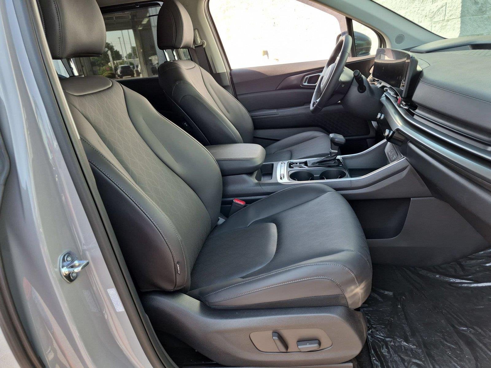 Used 2026 Ceramic Silver Kia SX image 38
