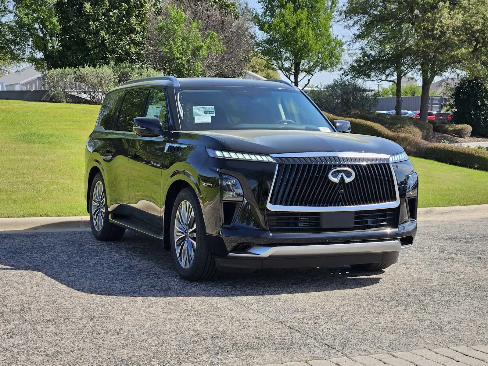 New 2026 BLACK OBSIDIAN INFINITI Luxe 2WD image 2