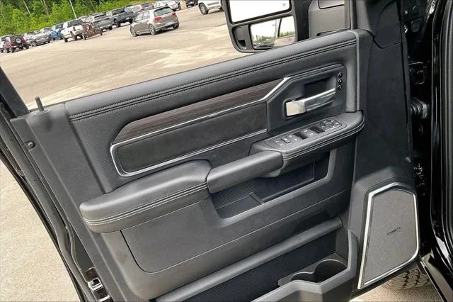 New 2026 Diamond Black Crystal Pearl-Coat Exterior Paint RAM LARAMIE image 28