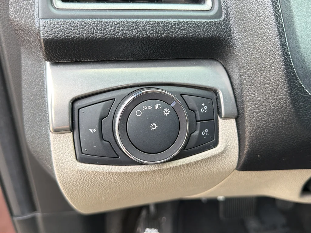 Used 2018 Red Ford XLT image 40