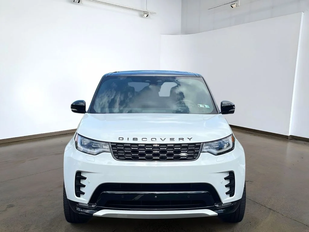 Used 2025  Land Rover Dynamic SE image 2