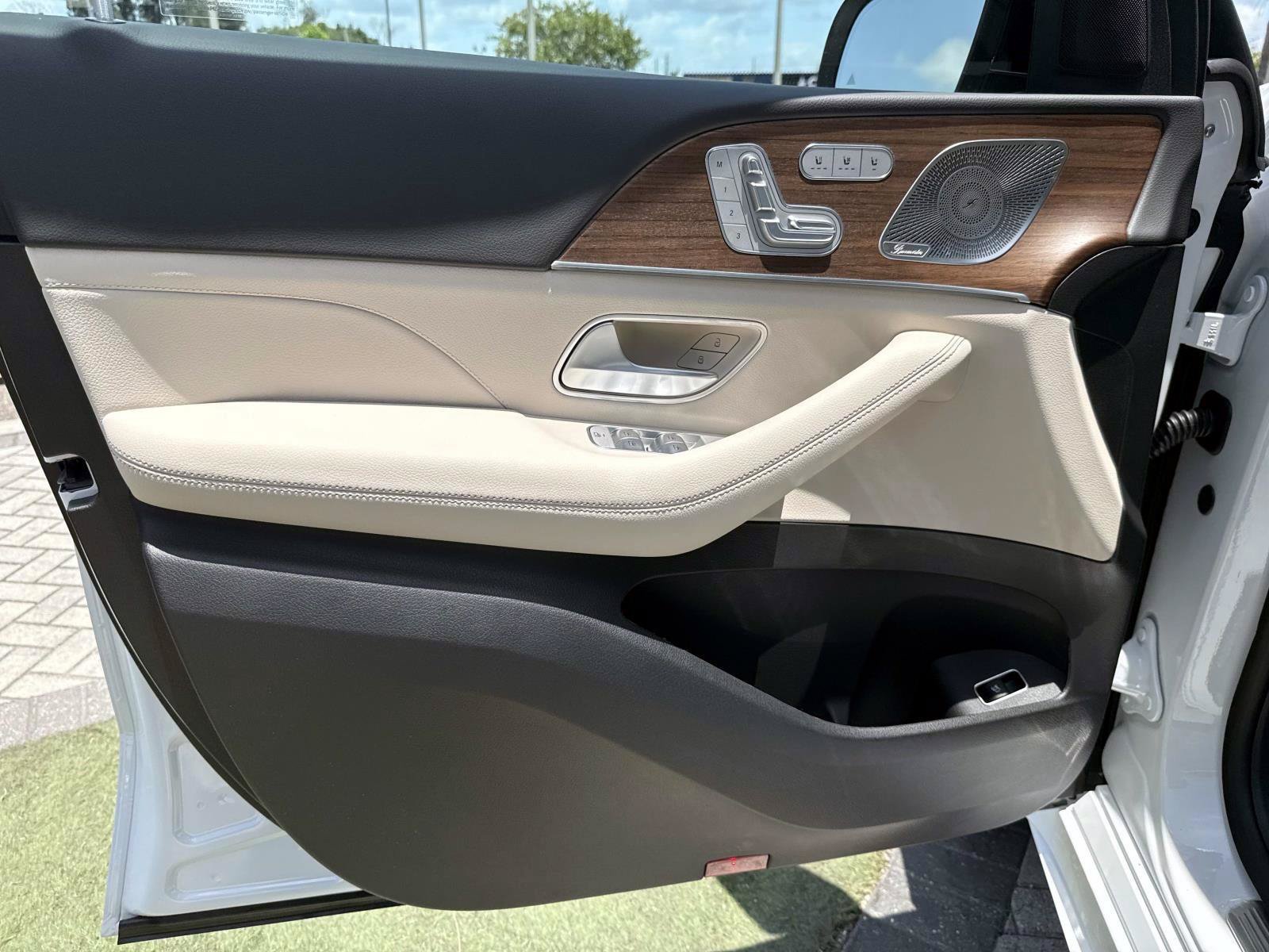 New 2026 Moonlight White Mercedes-Benz 350 4MATIC® SUV image 17